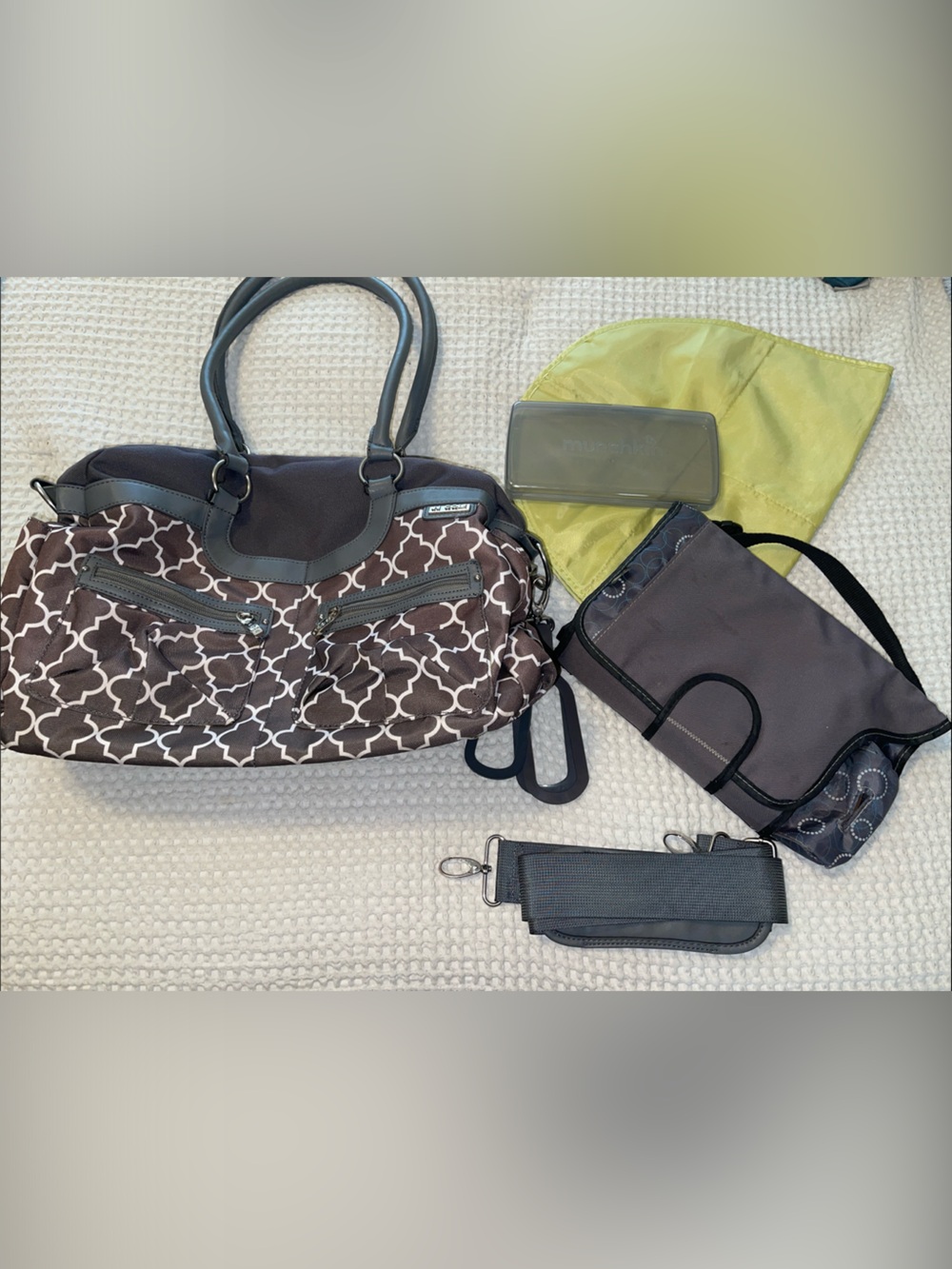 JJ Cole Grey & White Pattern Convertible Baby Bag with Accessories